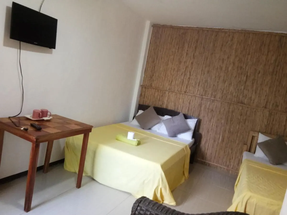 Miles Yce Bamboo House 호텔 팡라오 3*,  필리핀