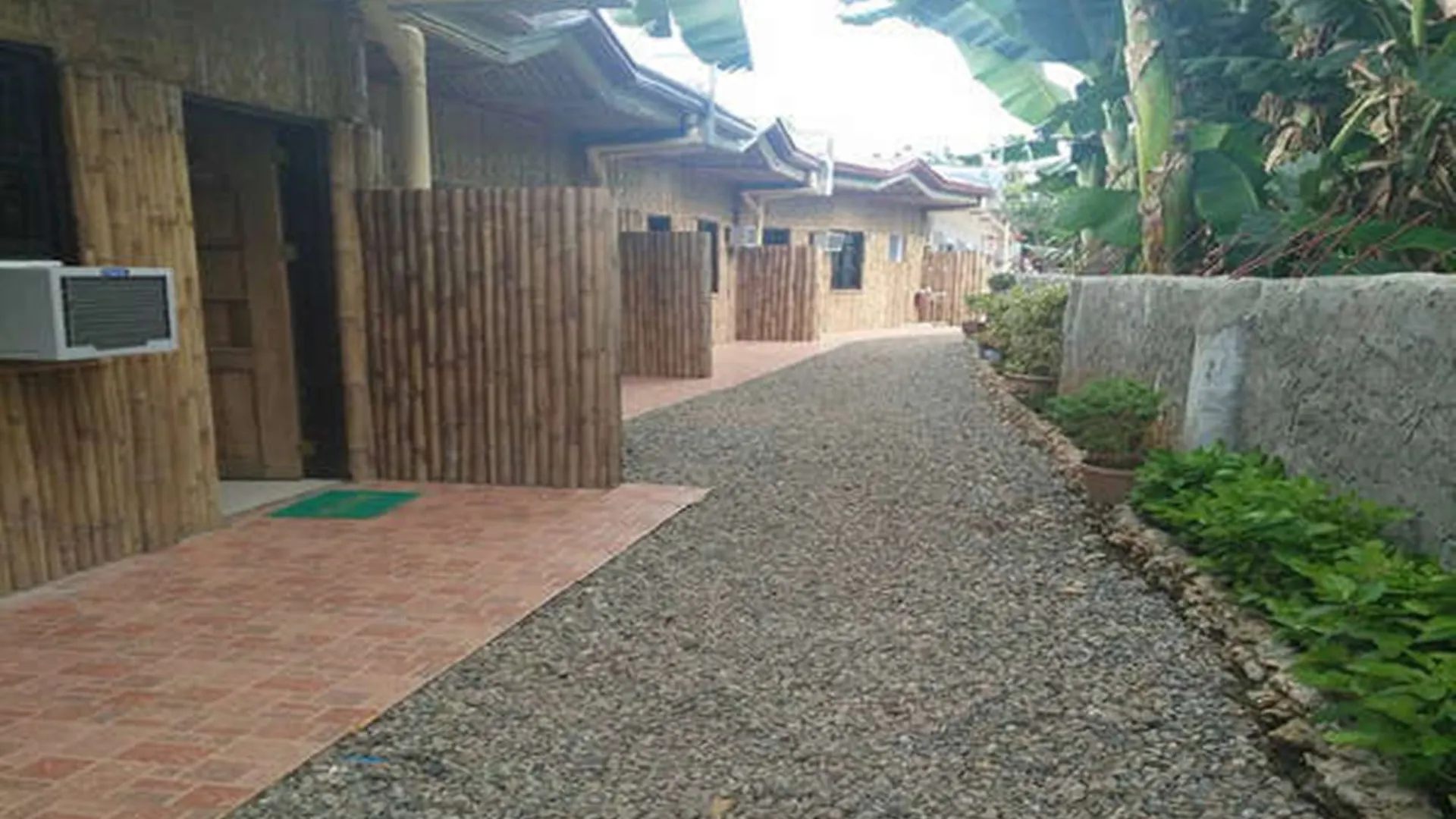 Miles Yce Bamboo House 호텔 팡라오